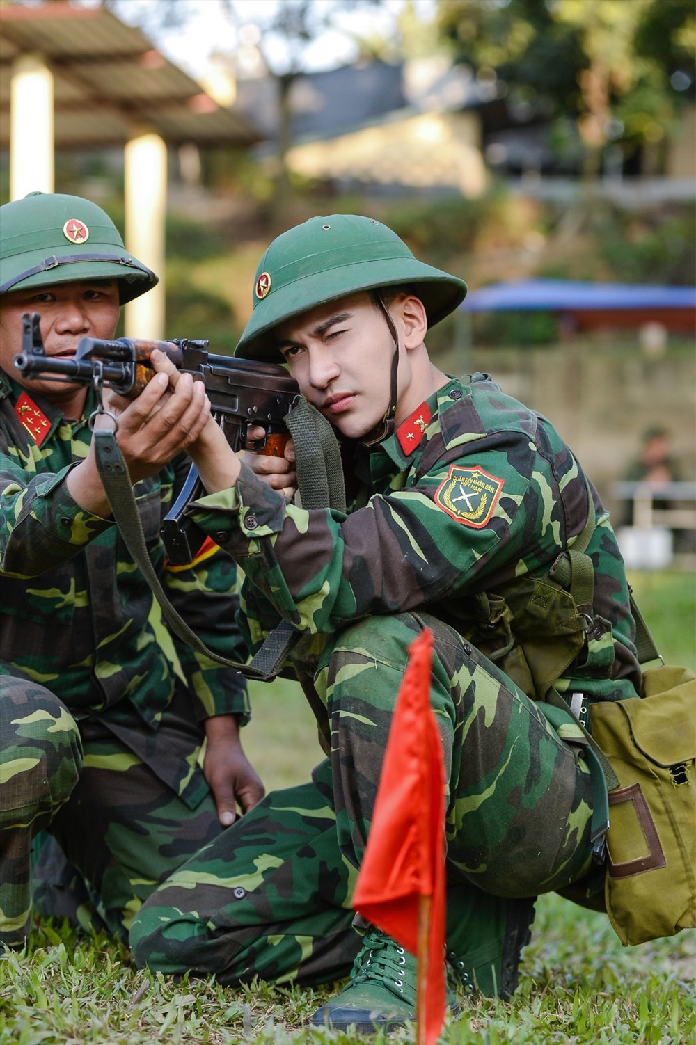 Ảnh bộ đội cầm súng huấn luyện Ảnh bộ đội đẹp trai cầm súng 1