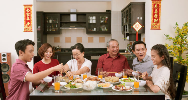 Ảnh bữa cơm gia đình ngày Tết 2 Ảnh bữa cơm gia đình ngày Tết 2