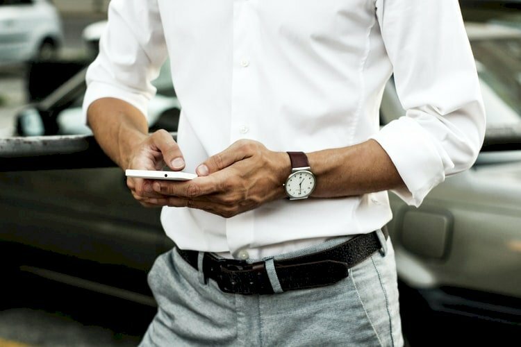 Ảnh trai mặc áo sơ mi trắng lịch lãm Ảnh trai mặc áo sơ mi trắng che mặt 10