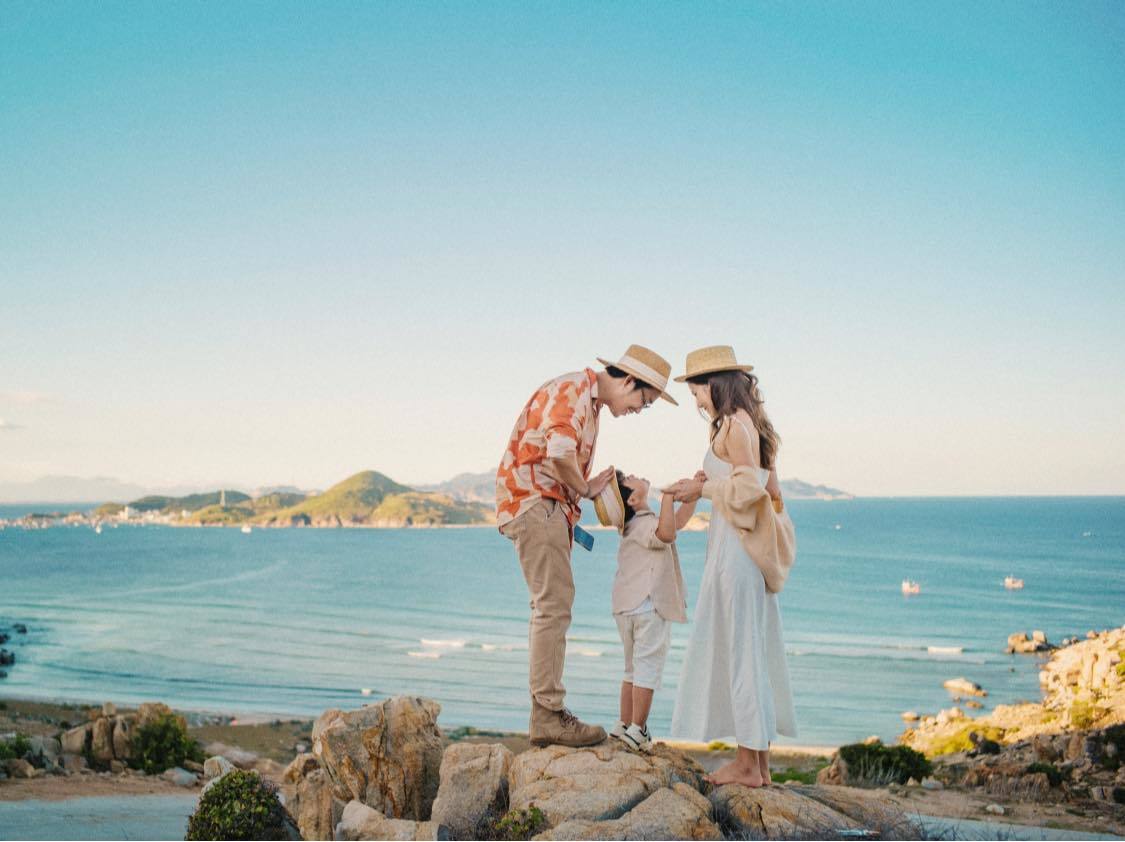 Hình ảnh gia đình 3 người đi du lịch 1 Hình ảnh gia đình 3 người đi du lịch 1