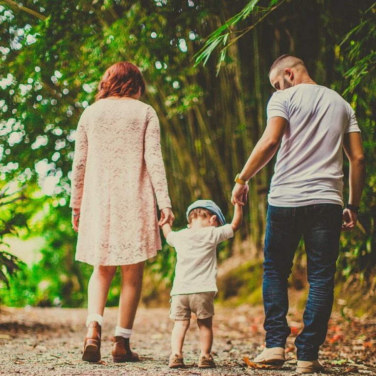 Hình ảnh gia đình 3 người đi du lịch 11 Hình ảnh gia đình 3 người đi du lịch 11