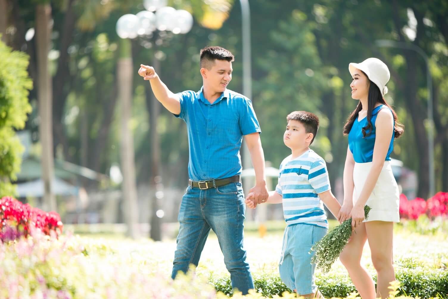 Hình ảnh gia đình 3 người đi du lịch 12 Hình ảnh gia đình 3 người đi du lịch 12