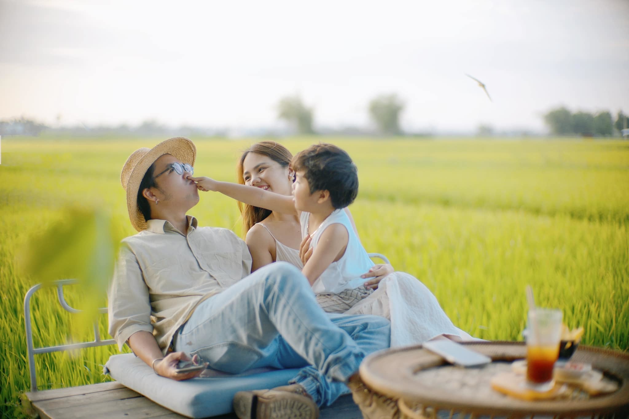 Hình ảnh gia đình 3 người đi du lịch 2 Hình ảnh gia đình 3 người đi du lịch 2