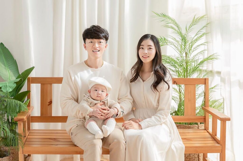 Hình ảnh gia đình 3 người hạnh phúc 6 Hình ảnh gia đình 3 người hạnh phúc 6