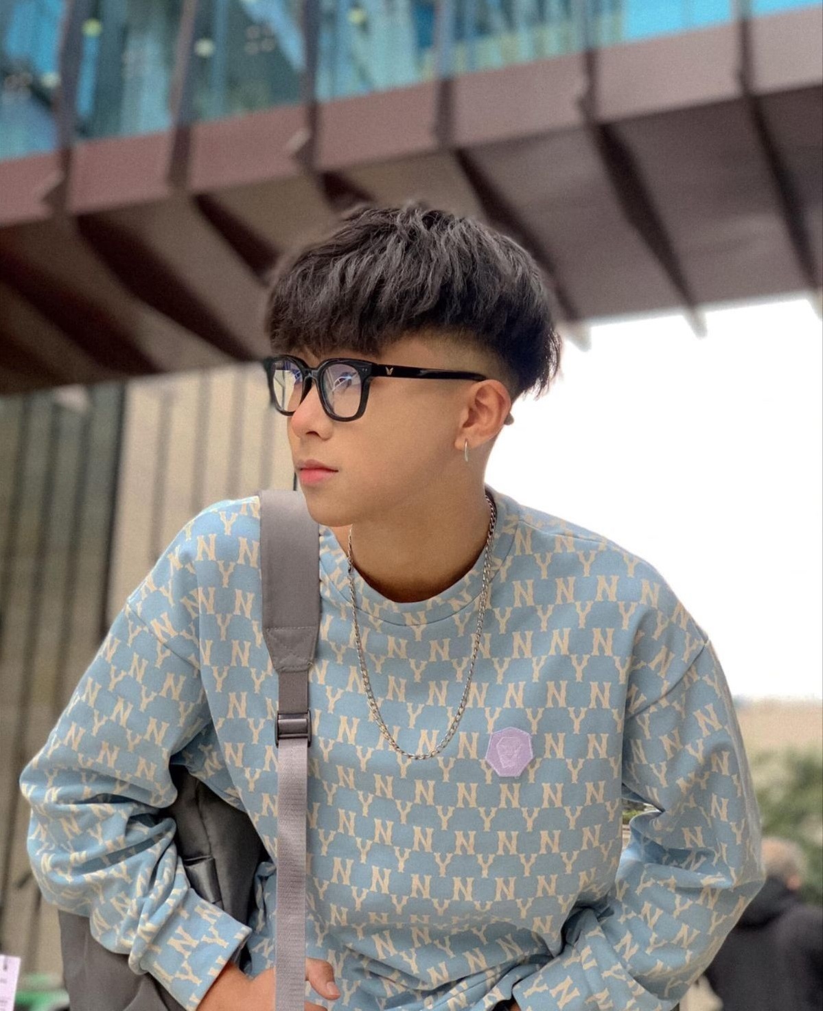Ảnh trai đeo kính cute Hình trai ngầu đeo kính 2