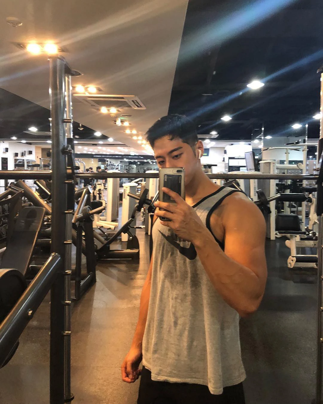 Hình trai ngầu trong phòng tập Hình trai ngầu body đẹp 7
