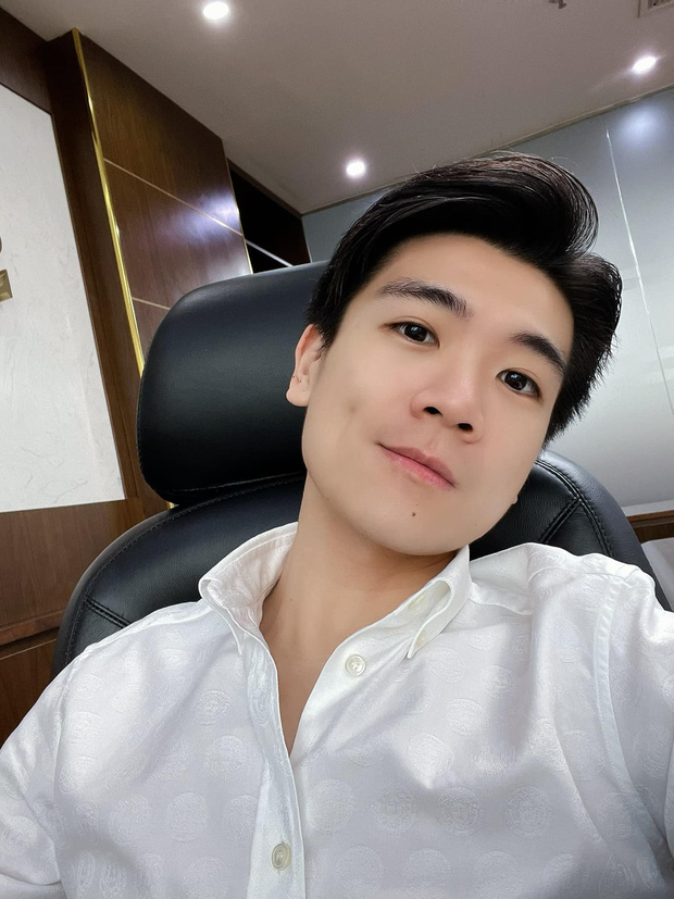 Nụ cười má lúm mê mẩn với áo sơ mi trắng Ảnh trai mặc áo sơ mi trắng đáng yêu 2