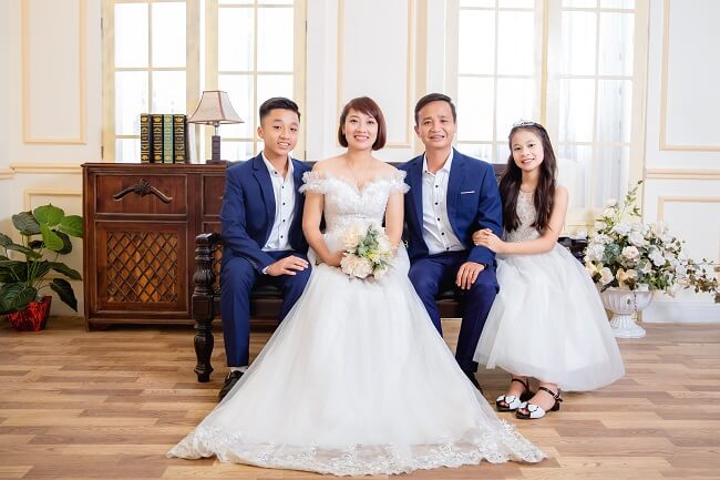 Hình ảnh gia đình 4 người chụp ảnh kỷ niệm 7 Hình ảnh gia đình 4 người chụp ảnh kỷ niệm 7