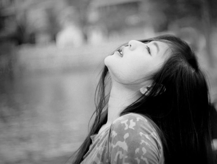 Hình cô gái buồn 24 Hình cô gái buồn 24