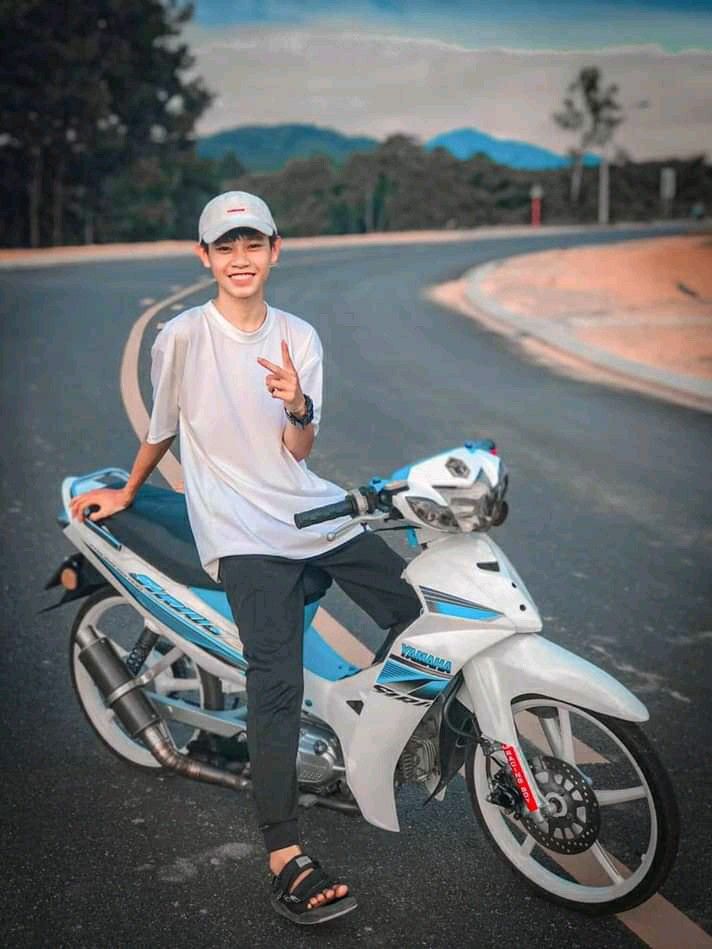 anh trai ngoi xe wave 1 Ảnh trai ngồi xe Wave 1