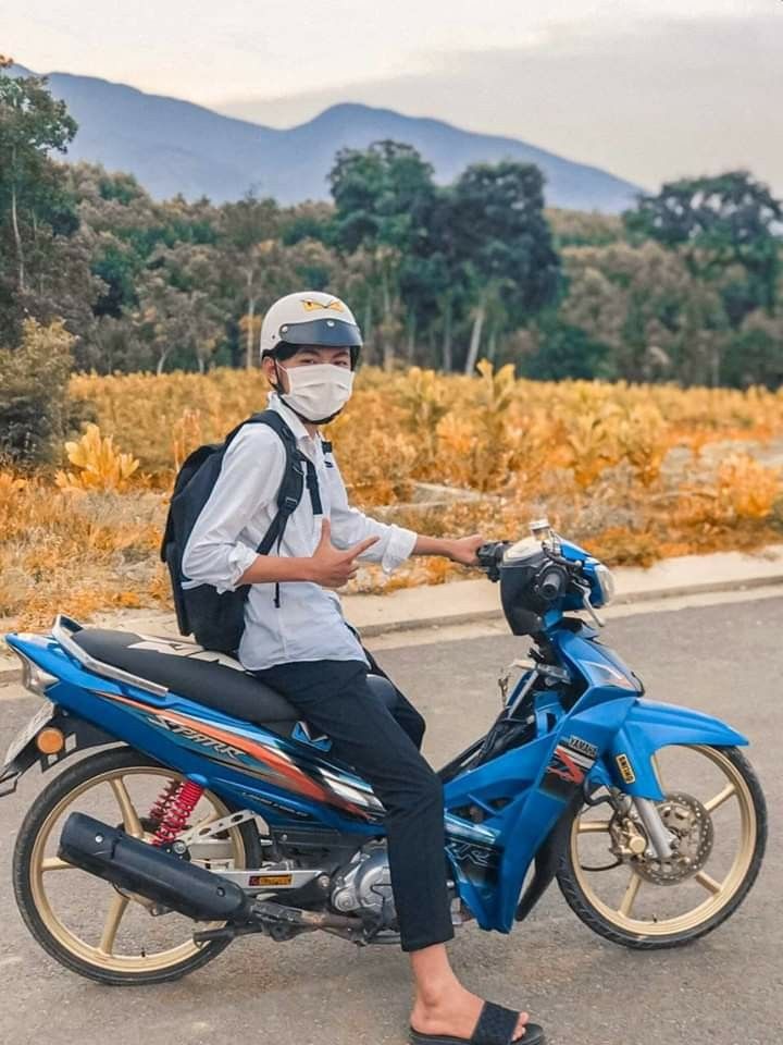 anh trai ngoi xe wave 2 Ảnh trai ngồi xe Wave 2
