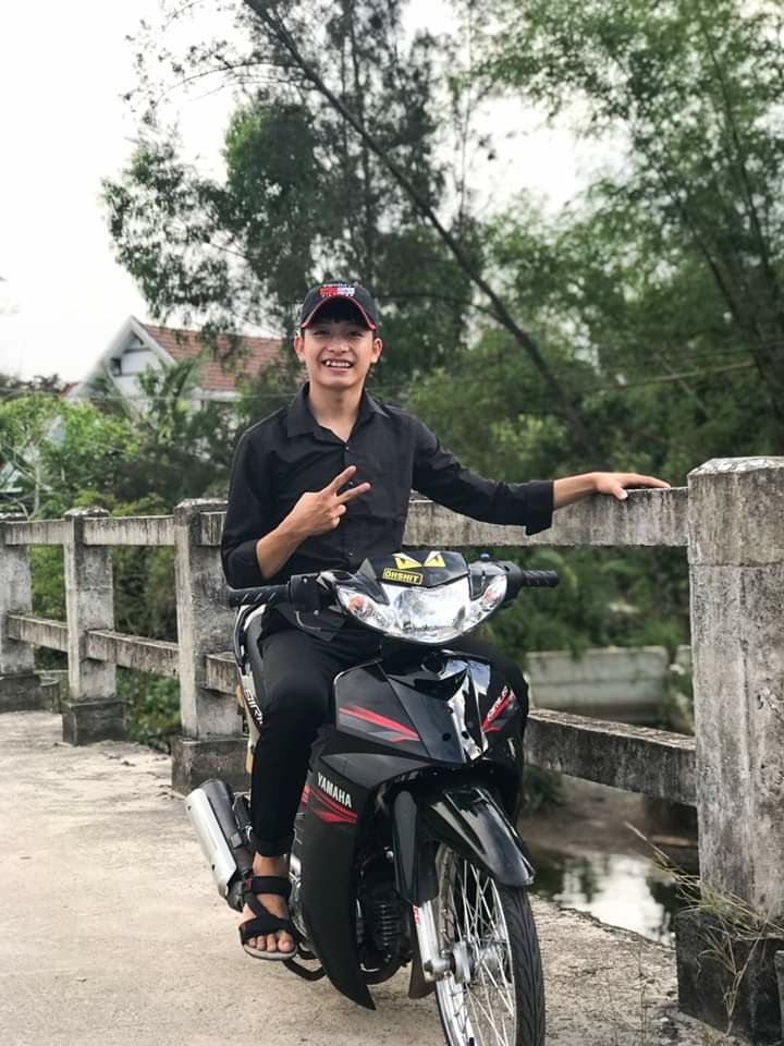 anh trai ngoi xe wave 9 Ảnh trai ngồi xe Wave 9