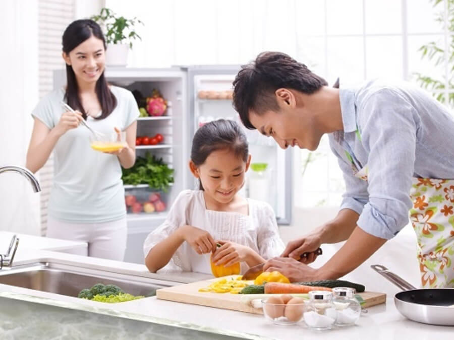 giup do nhau lam viec nha Hình ảnh gia đinh yêu thương nhau 34