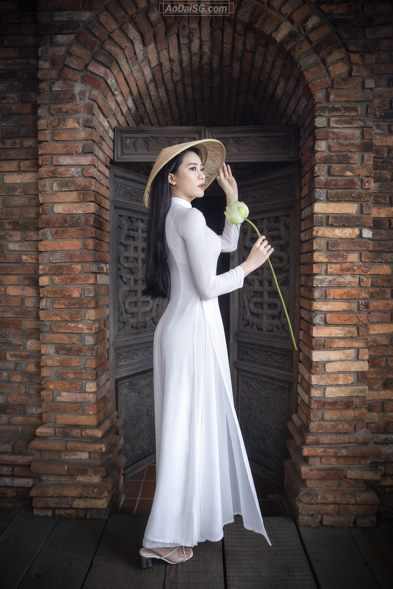 hinh co gai mac ao dai 20 Hình cô gái mặc áo dài 20