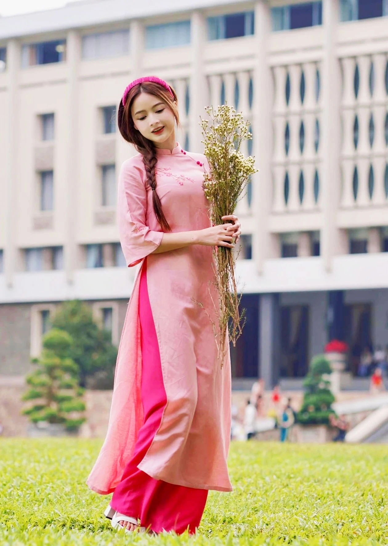 hinh co gai mac ao dai 23 Hình cô gái mặc áo dài 23