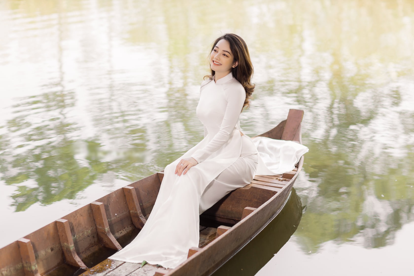 hinh co gai mac ao dai 27 Hình cô gái mặc áo dài 27