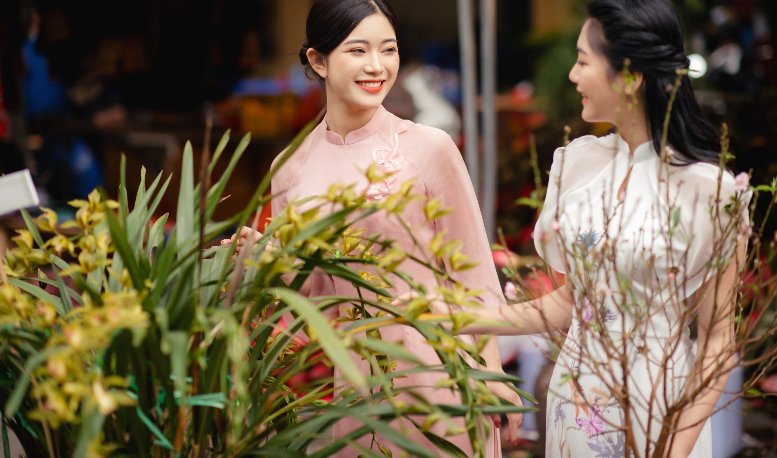 hinh co gai mac ao dai 32 Hình cô gái mặc áo dài 32