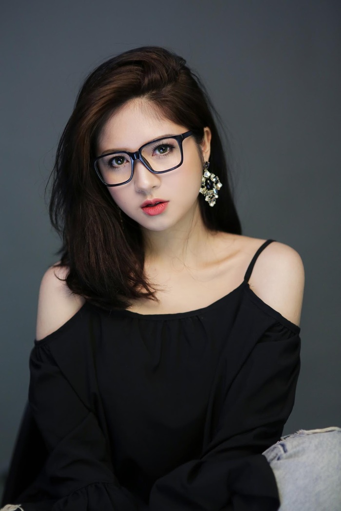 hinh gai xinh deo mat kinh 13 hinh gai xinh deo mat kinh 13