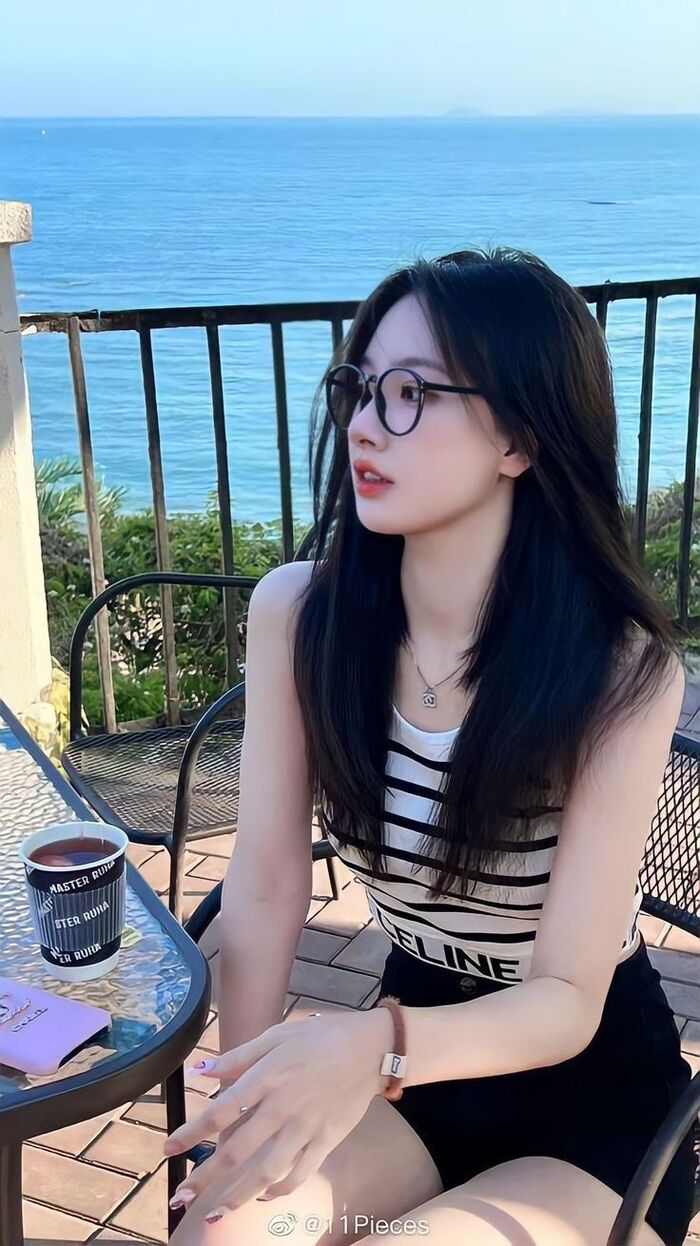 hinh gai xinh deo mat kinh 22 Hình gái xinh đeo mắt kính 22