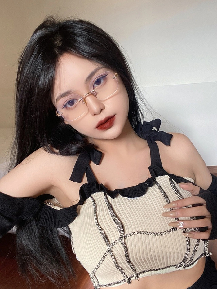 hinh gai xinh deo mat kinh 29 Hình gái xinh đeo mắt kính 29