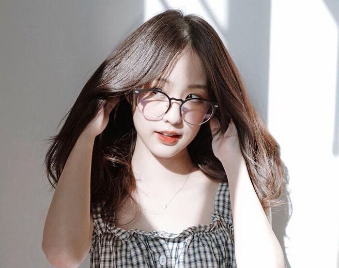 hinh gai xinh deo mat kinh 6 Hình gái xinh đeo mắt kính 6